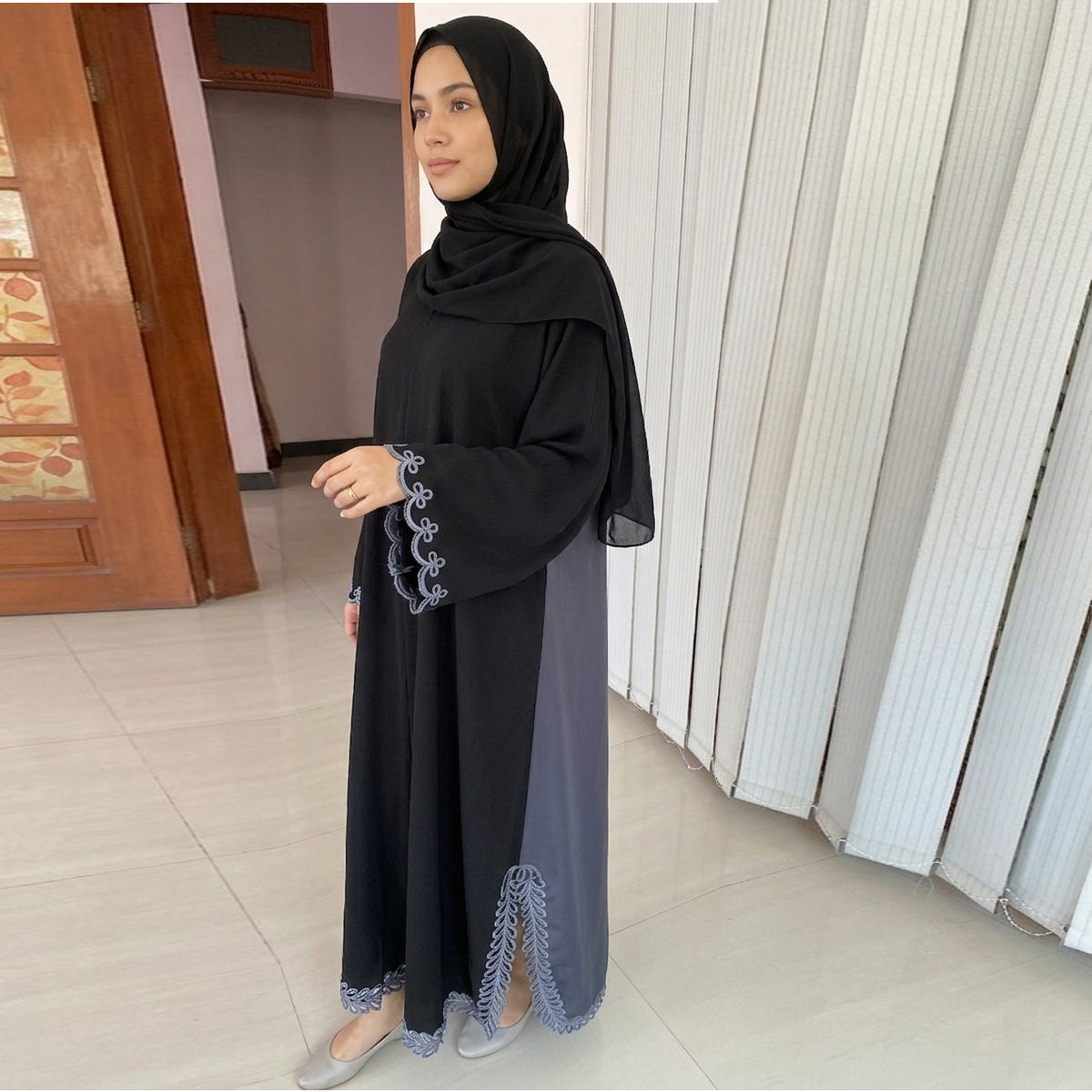 Midnight bloom abaya